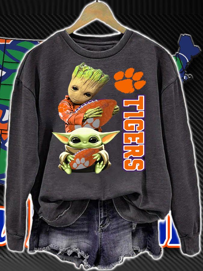 Baby Groot And Baby Yoda Hug Clemson Tigers t-shirt sweatshirt